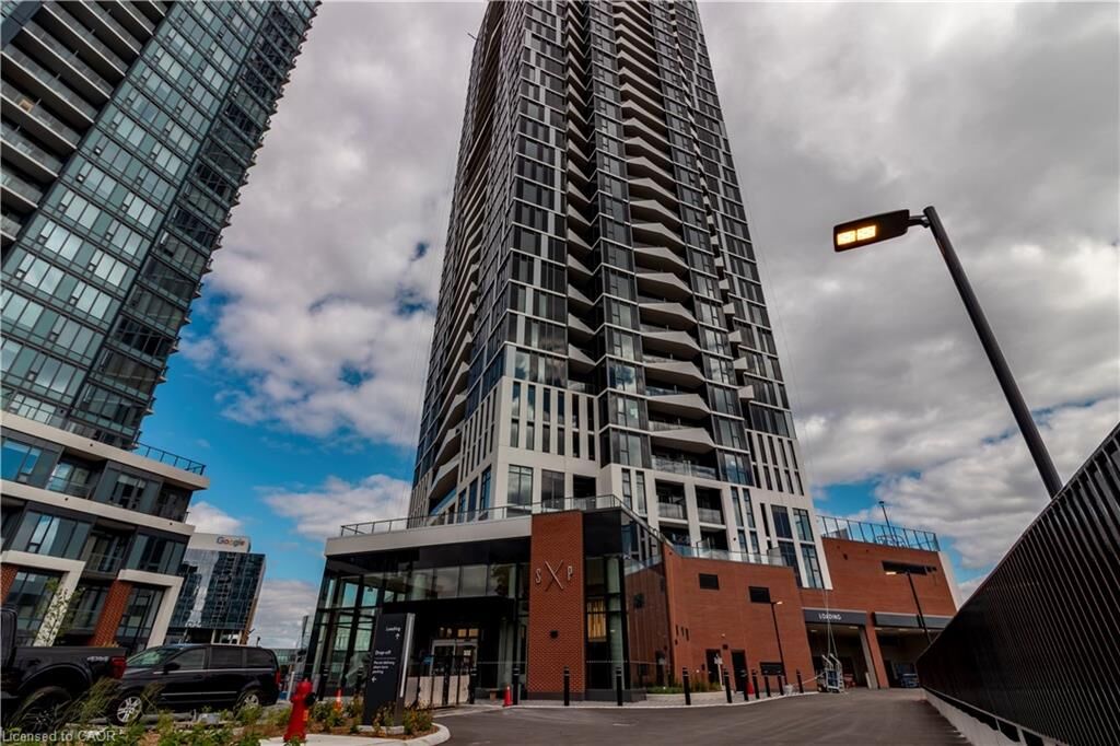 Property Photo: 25 Wellington South Street S 3714 ON N2G 0E3