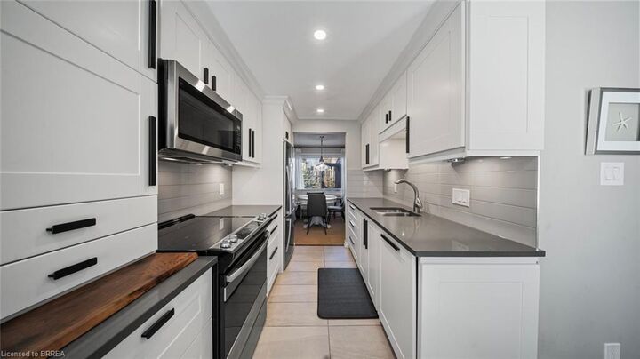 Property Photo:  23 Freeman Crescent  ON N3Y 5J9 