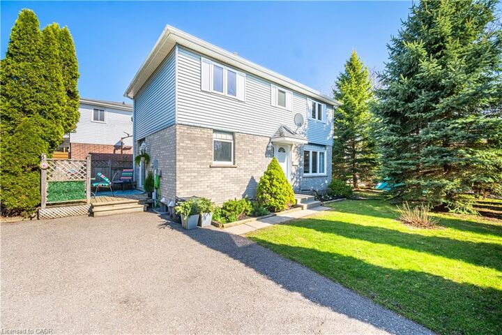 Property Photo: 10 Ristau Crescent ON N2E 3A8