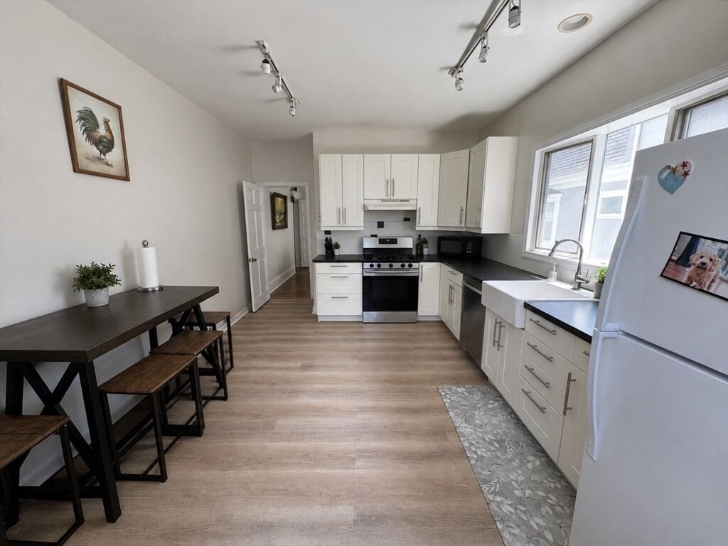 Property Photo:  62 Bromfield Rd 2  MA 02144 