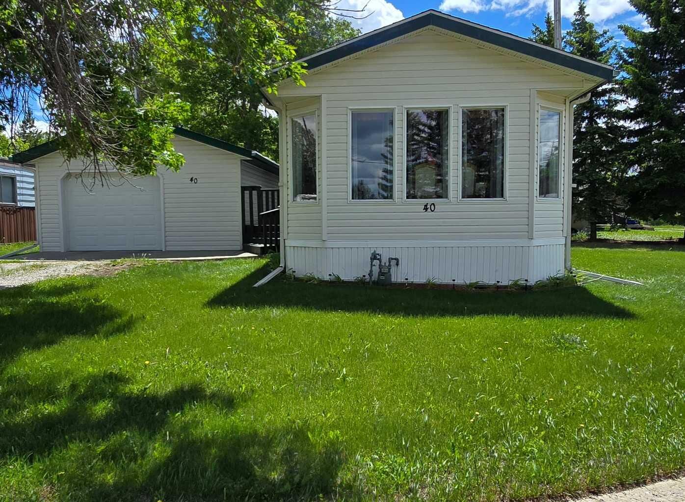 Property Photo:  40 Mobile Drive  AB T0M 2A0 