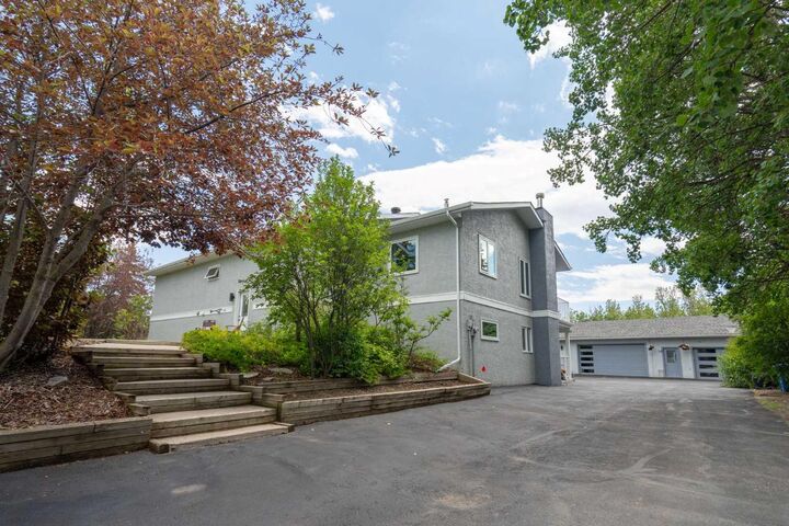 Property Photo:  31 Biggar Heights Bay  AB T3R 1H4 