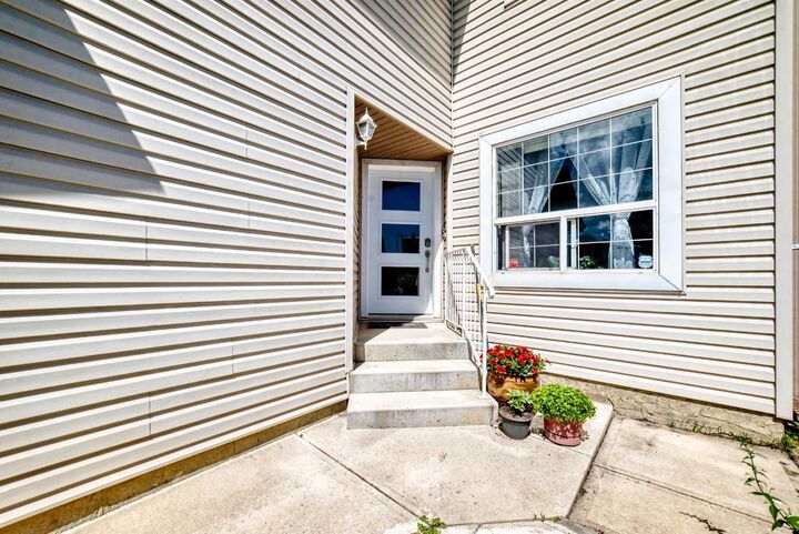 Property Photo: 283 Applestone Park SE AB T2A 7W3