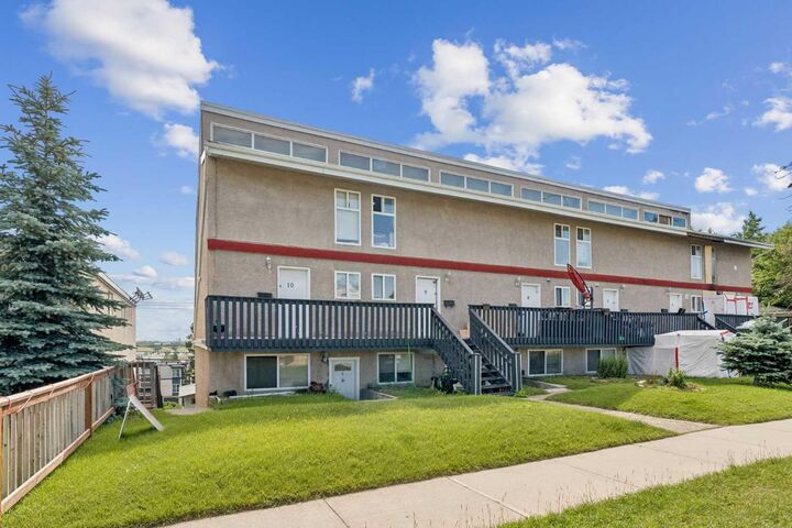 Property Photo: 3726 Centre Street NE 13 AB T2E 2Y3