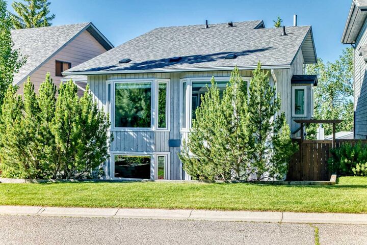 Property Photo: 31 Ranchridge Way NW AB T3G 1Z8