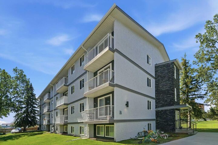 Property Photo: 5601 Dalton Drive NW 203B AB T3A 2E2
