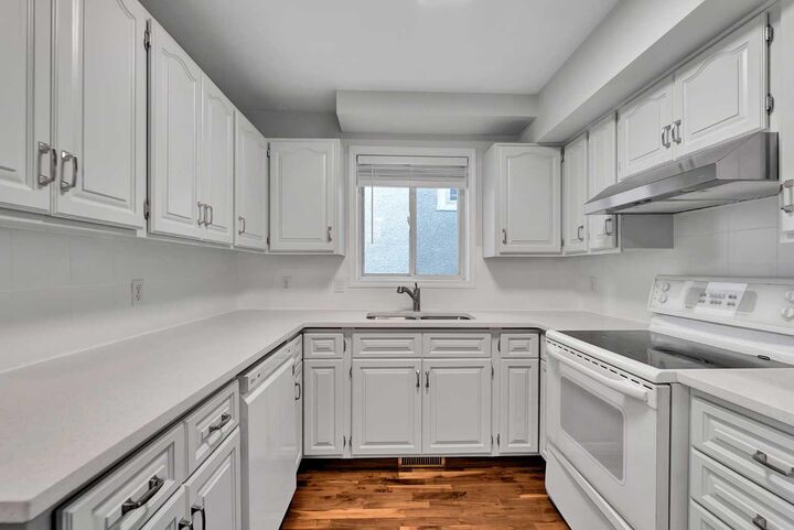 Property Photo: 1516 11 Avenue SW 2 AB T3C 0M9