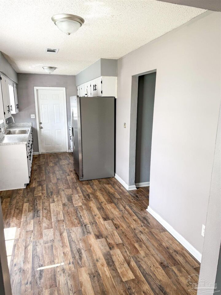 Property Photo: 6255 Memphis Ave FL 32526