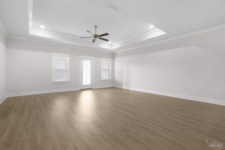 Property Photo: 704 Brambling Ct FL 32533