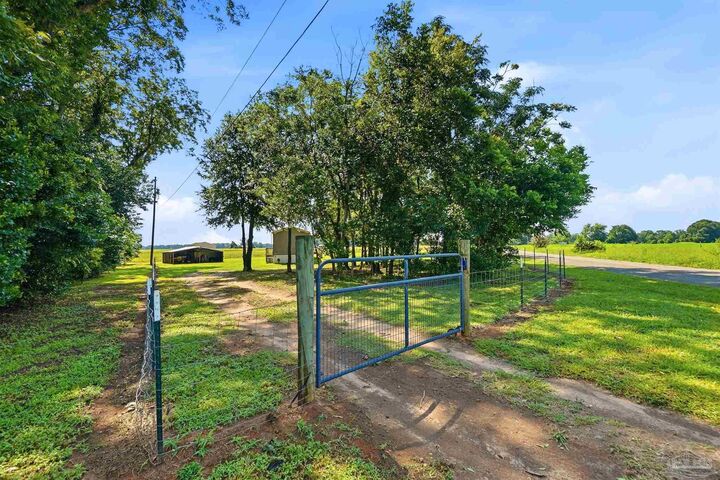 Property Photo: 4478 Darney Rd FL 32565