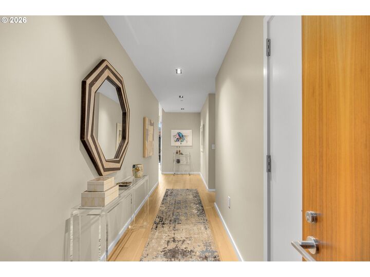 Property Photo:  1075 NW Northrup St 514  OR 97209 