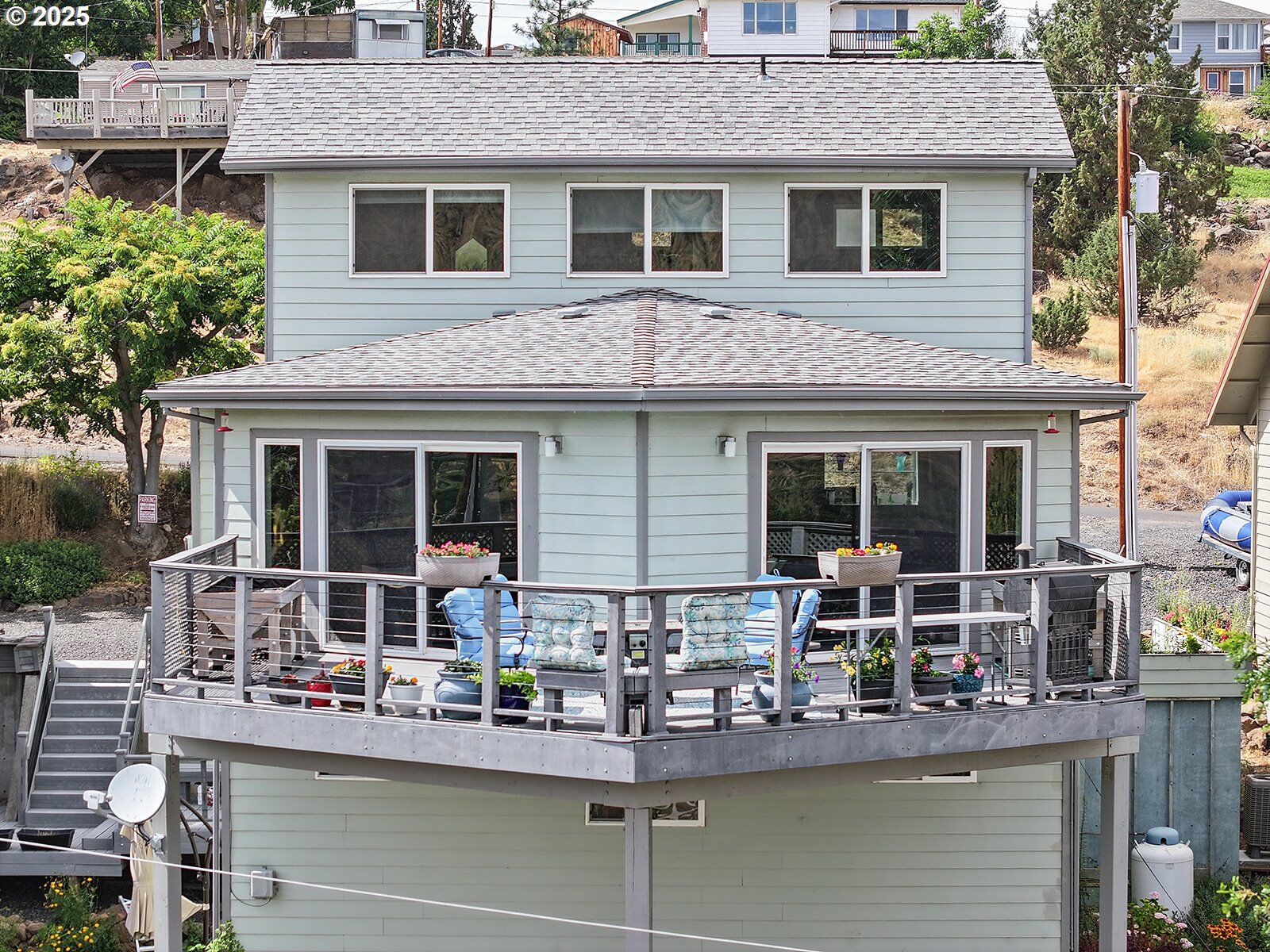 Property Photo:  405 Elrod Ave  OR 97037 