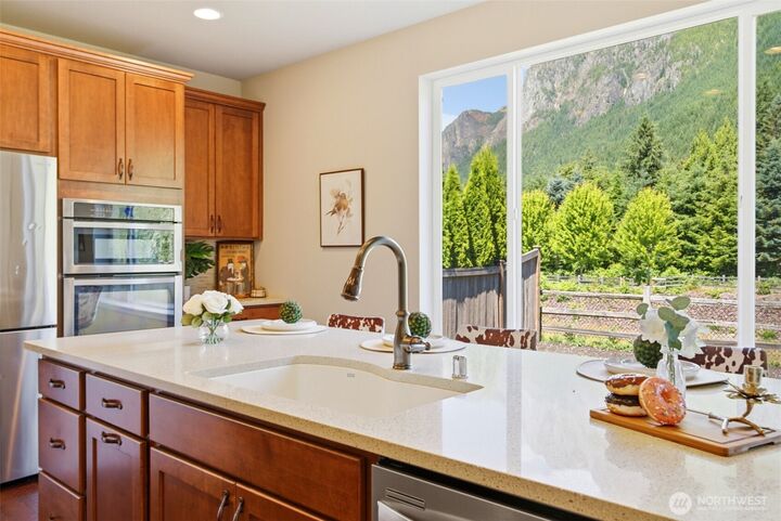 Property Photo: 938 NE 4th WA 98045