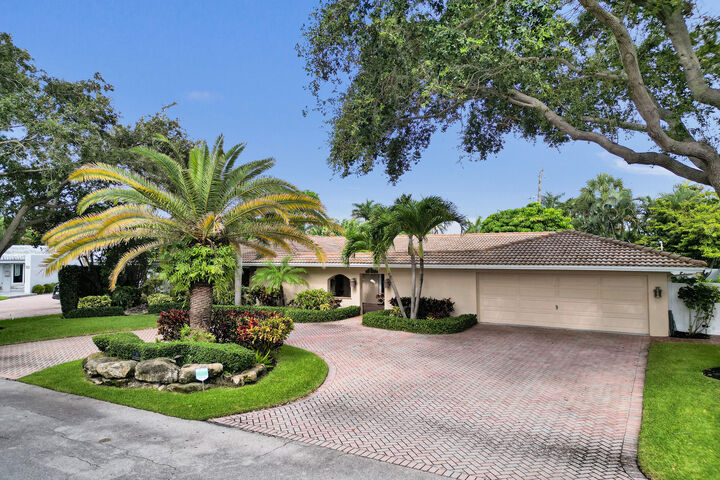 Property Photo:  11 Tam O'Shanter Lane  FL 33308 