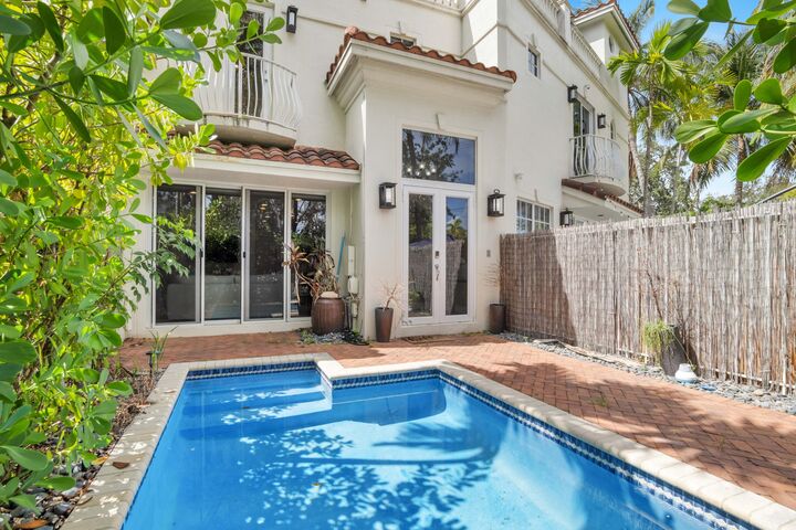 Property Photo: 1362 Bayview Drive FL 33304