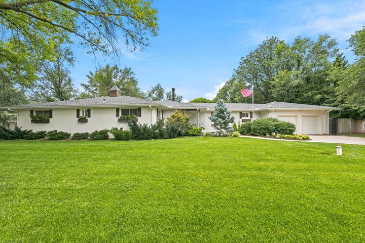 Property Photo:  9 W Rolling Hills Dr  KS 67212 