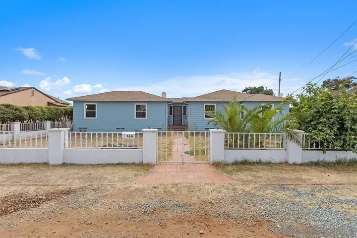 Property Photo:  160 N Del Mar 124  CA 91910 