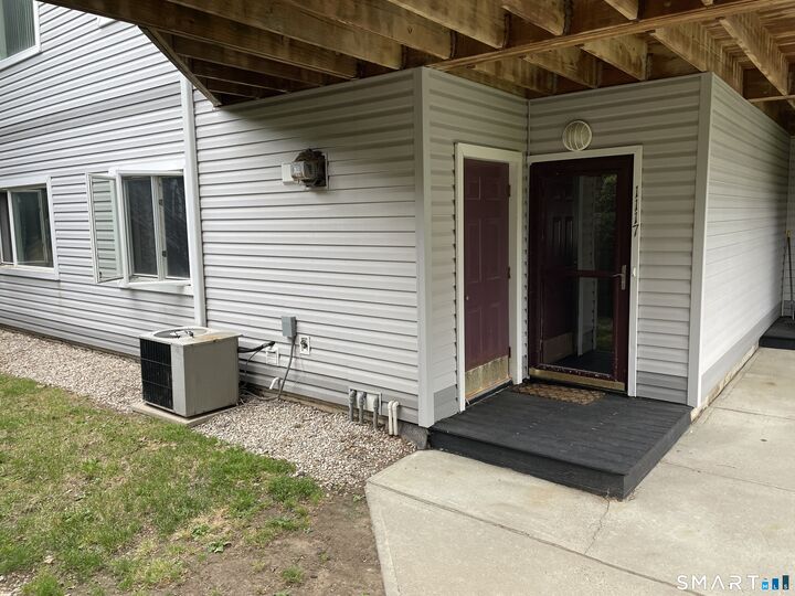 Property Photo:  1117 Windward Road 1117  CT 06461 