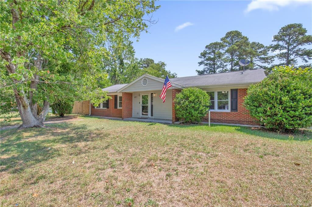 Property Photo: 913 Montclair Road NC 28314