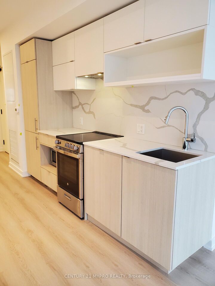 Property Photo: 100 Queen Street #1015 ON M5C 0B5