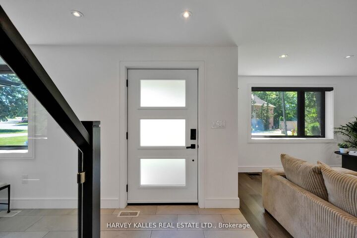 Property Photo: 8 Circle Ridge ON M6L 2H6
