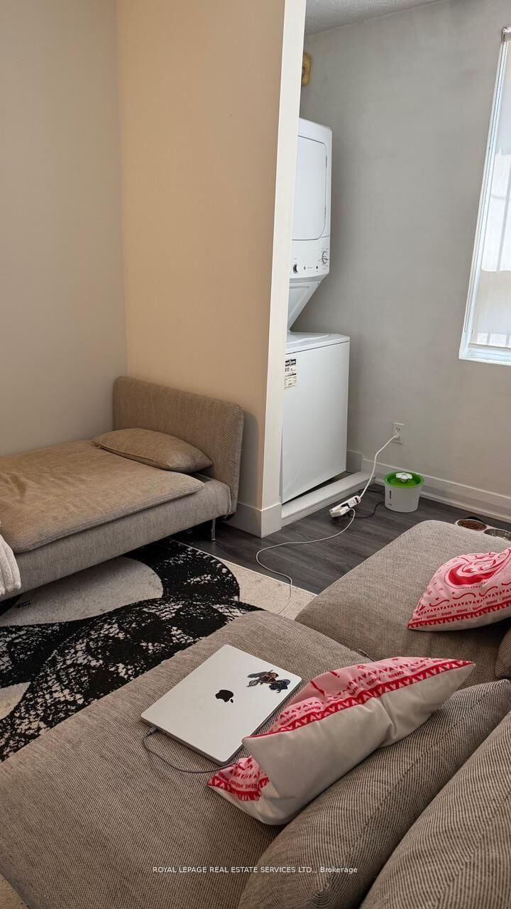 Property Photo: 136 Avenue Road B ON M5R 2H6