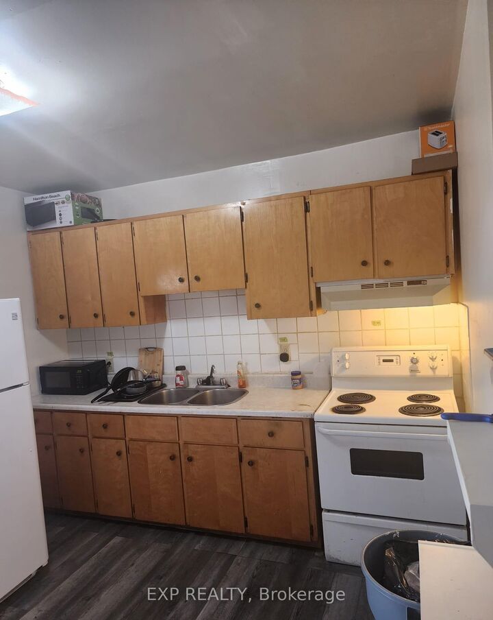 Property Photo: 521 Barton Street E ON L8L 2Y9