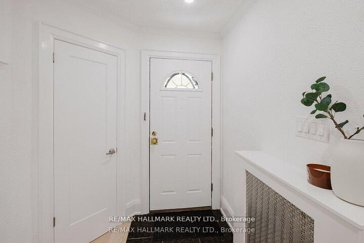 Property Photo: 18 Glen Stewart Avenue ON M4E 1P7