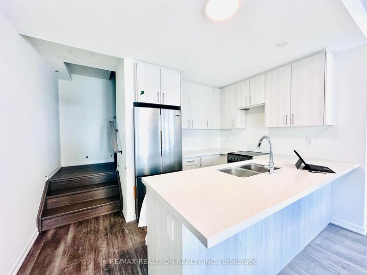 Property Photo:  105 Matawin Lane  ON L4B 0H7 