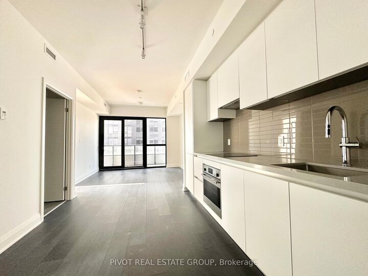 Property Photo:  2 Erskine Road 3710  ON L5B 0S1 