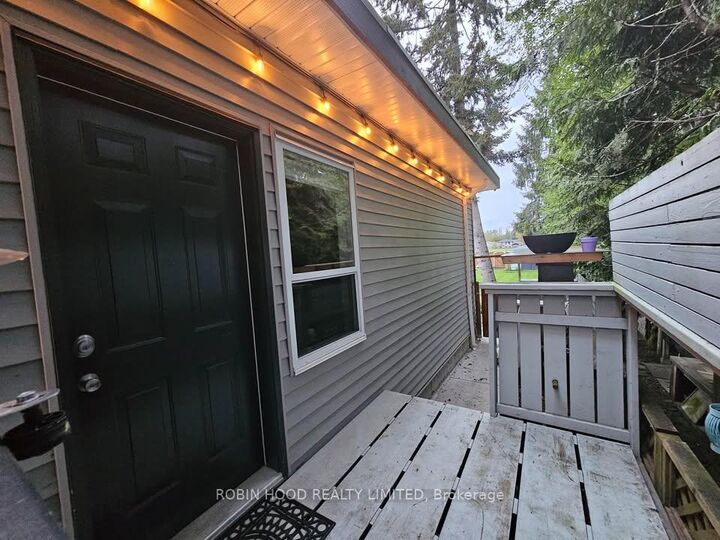 Property Photo: 154 20 Avenue Ground Unit BC V4A 2A4
