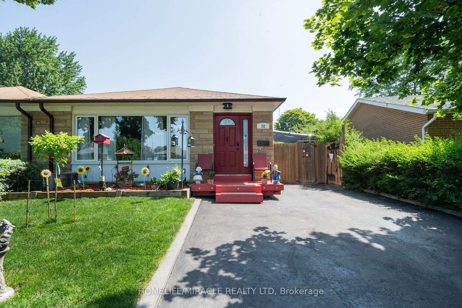 Property Photo: 38 Ascot Avenue ON L6T 2P6
