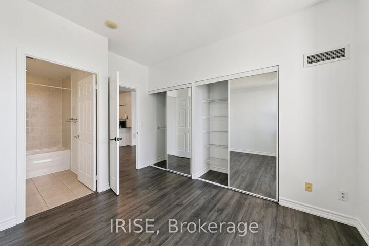 Property Photo:  388 Prince Of Wales Drive 2102  ON L5B 0A1 