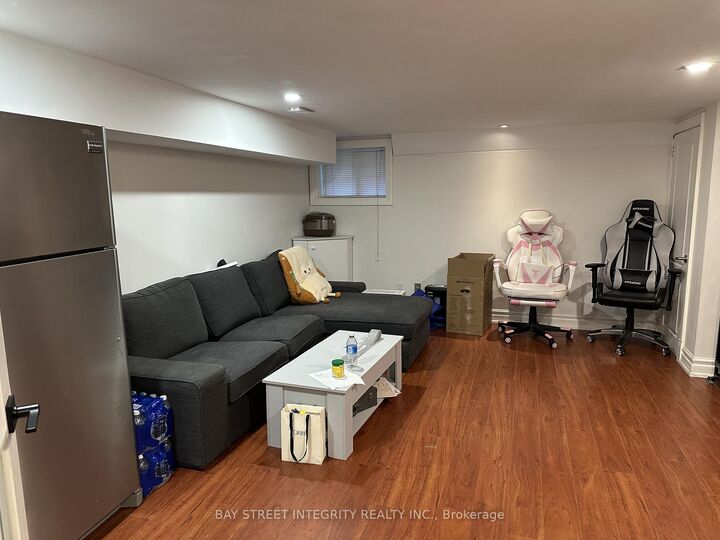 Property Photo: 275 Estelle Avenue Lower ON M2N 5J4
