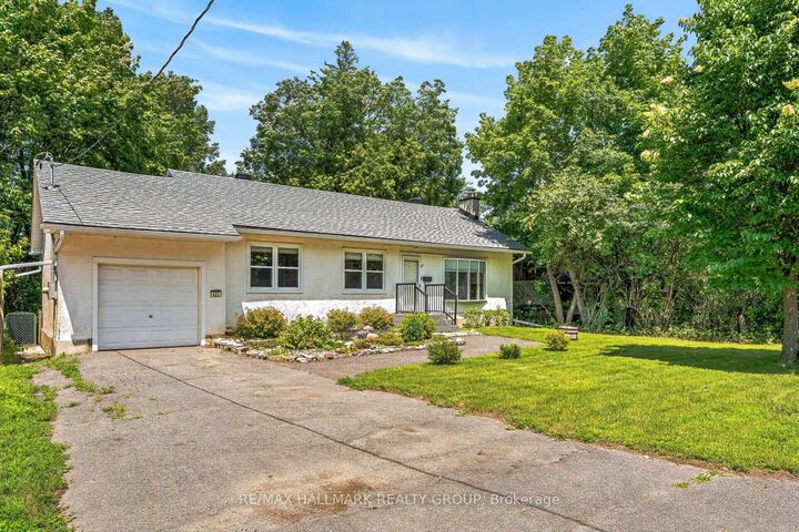 Property Photo:  427 Pleasant Park Road  ON K1H 5M9 