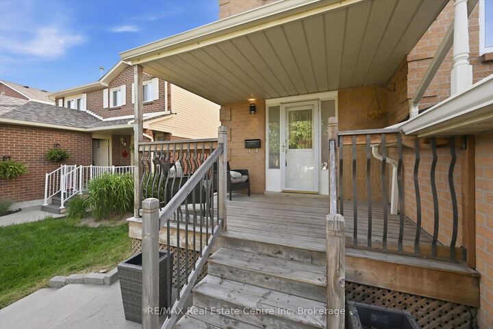 Property Photo: 580 Clover Park Crescent ON L9T 4W1