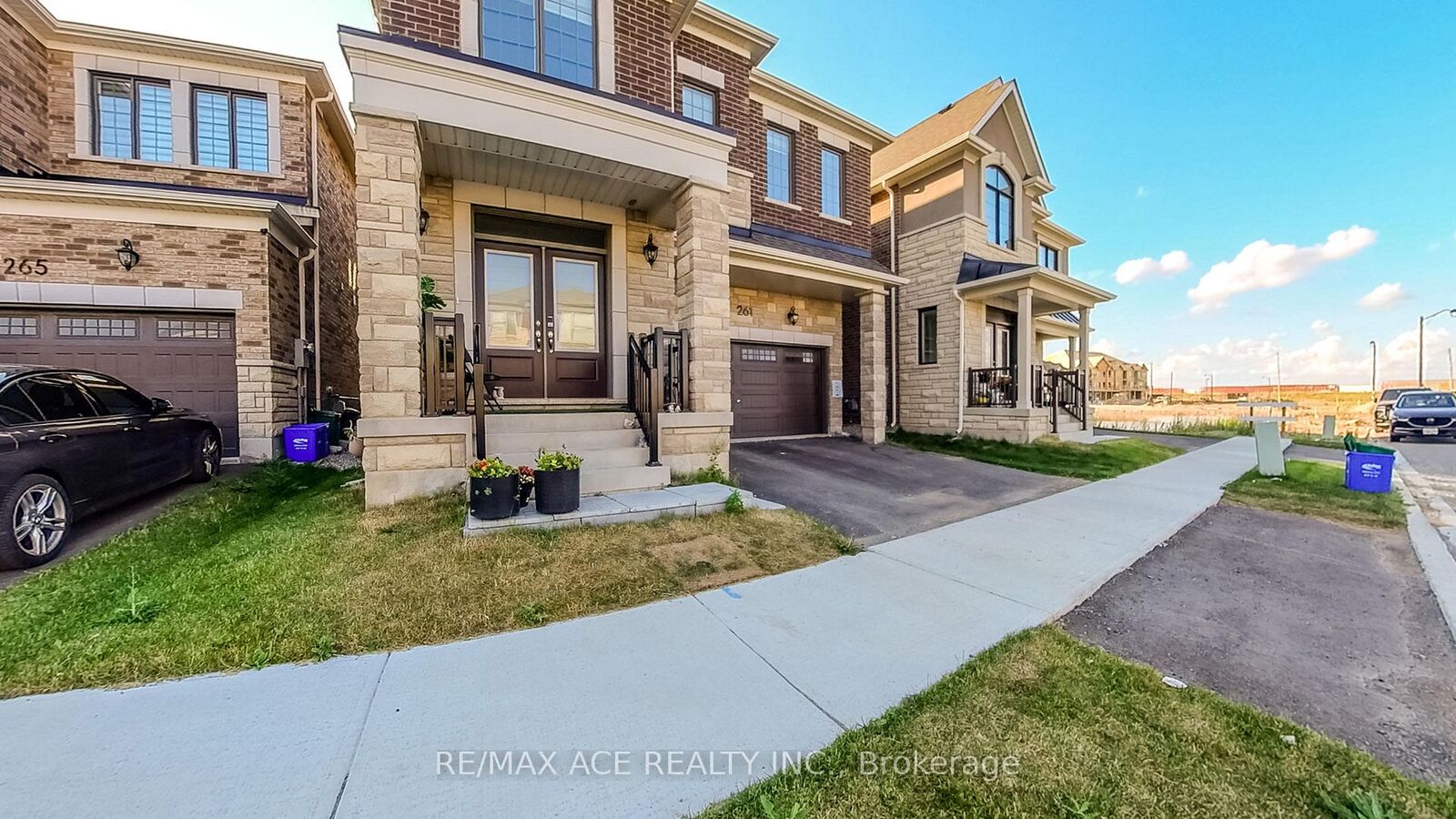 Property Photo: 261 Marigold Court ON L9T 2X5