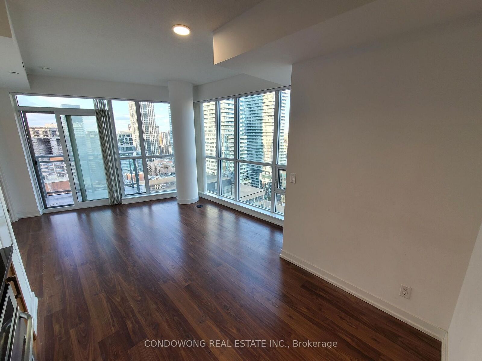 Property Photo:  98 Lillian Street 1915  ON M4S 0A5 