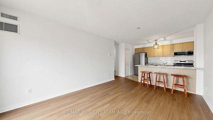 Property Photo: 94 Aspen Springs Drive 201 ON L1C 5N4