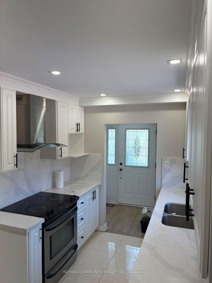 Property Photo:  56 Stonehenge Crescent  ON M1G 2P6 