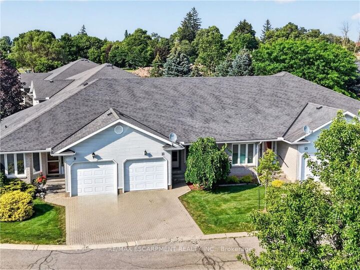 Property Photo: 11 Garden Drive ON L0R 2A0