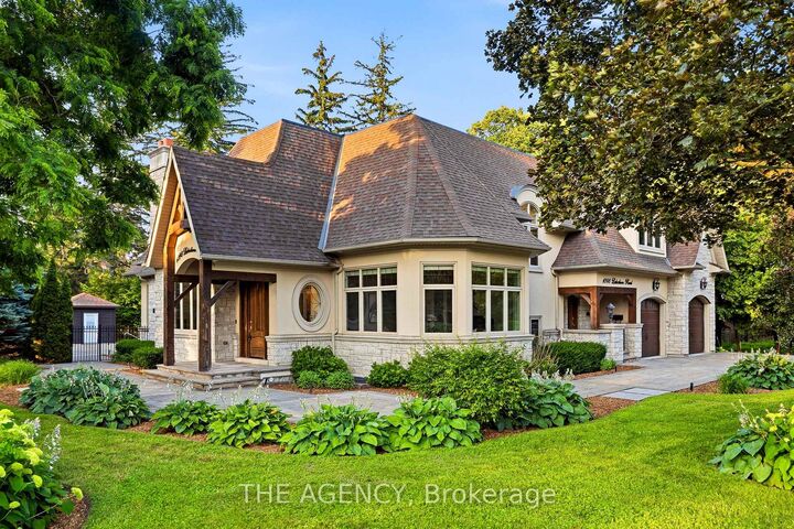 Property Photo: 1098 Lakeshore Road W ON L6L 1E9