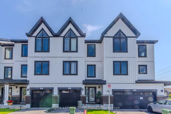 Property Photo: 742 Kinstead Pvt Private ON K2S 3B3