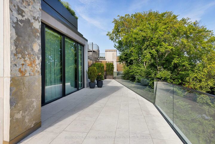 Property Photo: 7 Dale Avenue Ph1 ON M4W 1K2