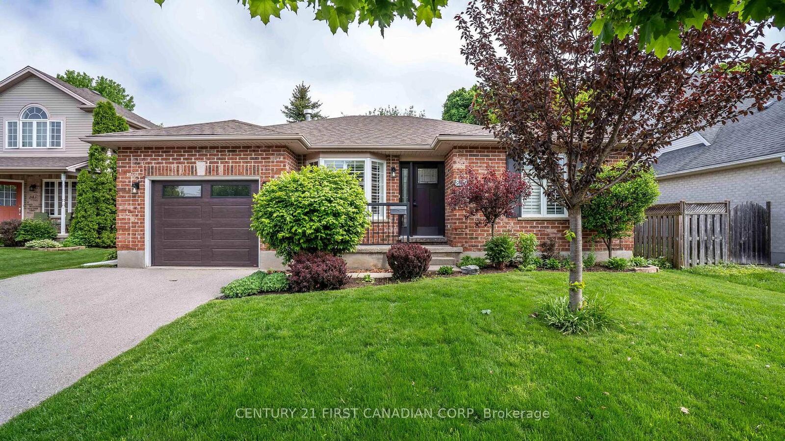 Property Photo: 839 Guildwood Boulevard ON N6H 5E4