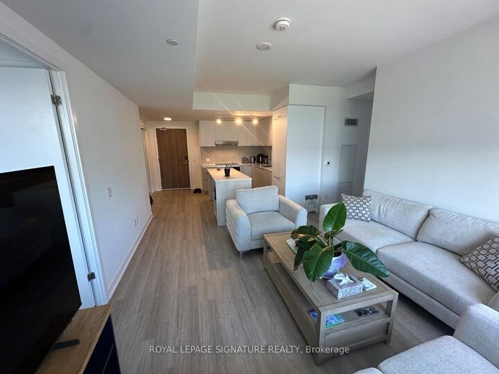 Property Photo: 8188 Yonge Street 222 ON L4J 0M2