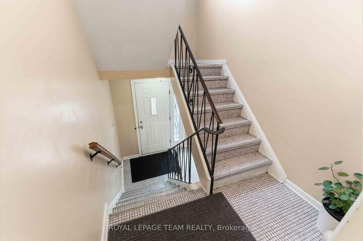 Property Photo: 1197 Maitland Avenue ON K2C 2B8