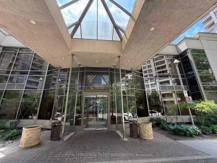 Property Photo:  3888 Duke Of York Boulevard 331  ON L5B 4P5 