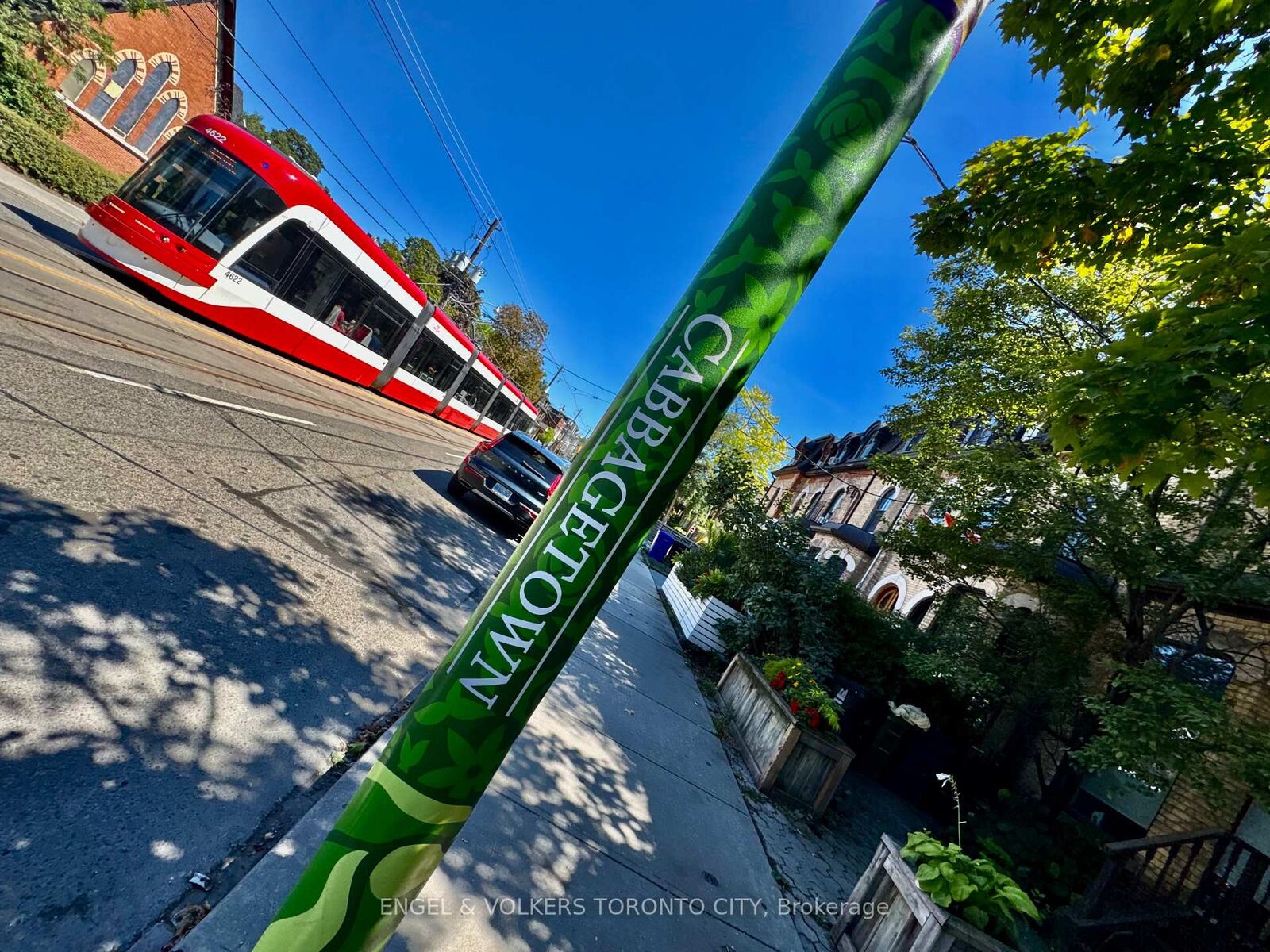 Property Photo: 173 Carlton Street 2F ON M5A 2K3