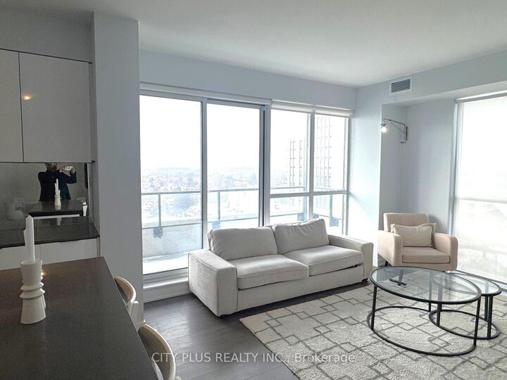 Property Photo: 609 Avenue Road 1606 ON M4V 0B1
